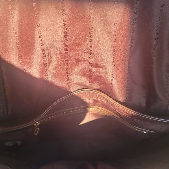 MARC by Marc Jacobs brown plum burgundy med pebbled leather crossbody purse bag - Picture 8 of 8